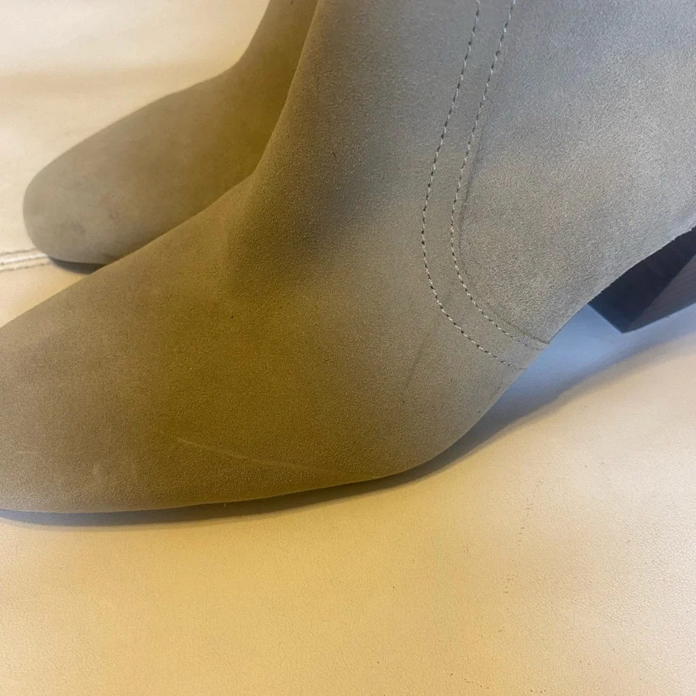 $179 NEW BLONDO Sadie Waterproof Bootie Taupe Suede Size 10 BLOCK HEEL SQAURE - Picture 9 of 14